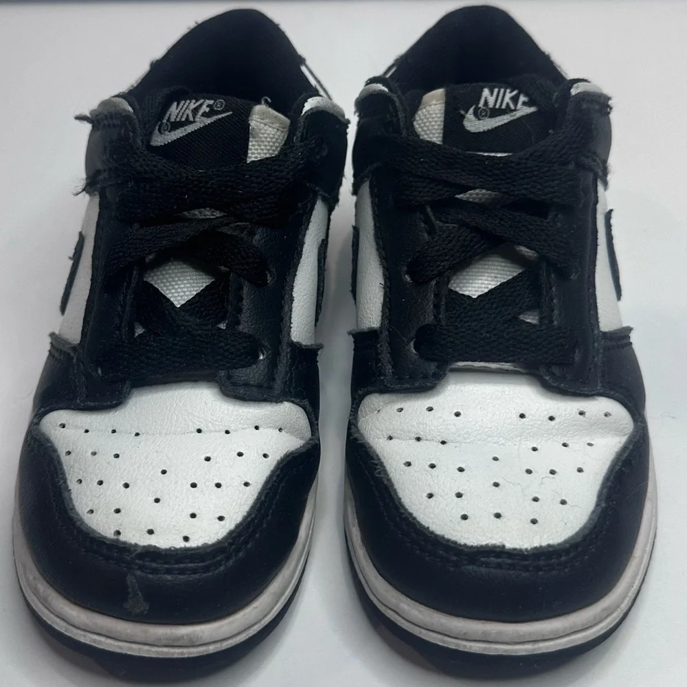 Pre-owned Nike Kids Black and White Sneakers Sz.8